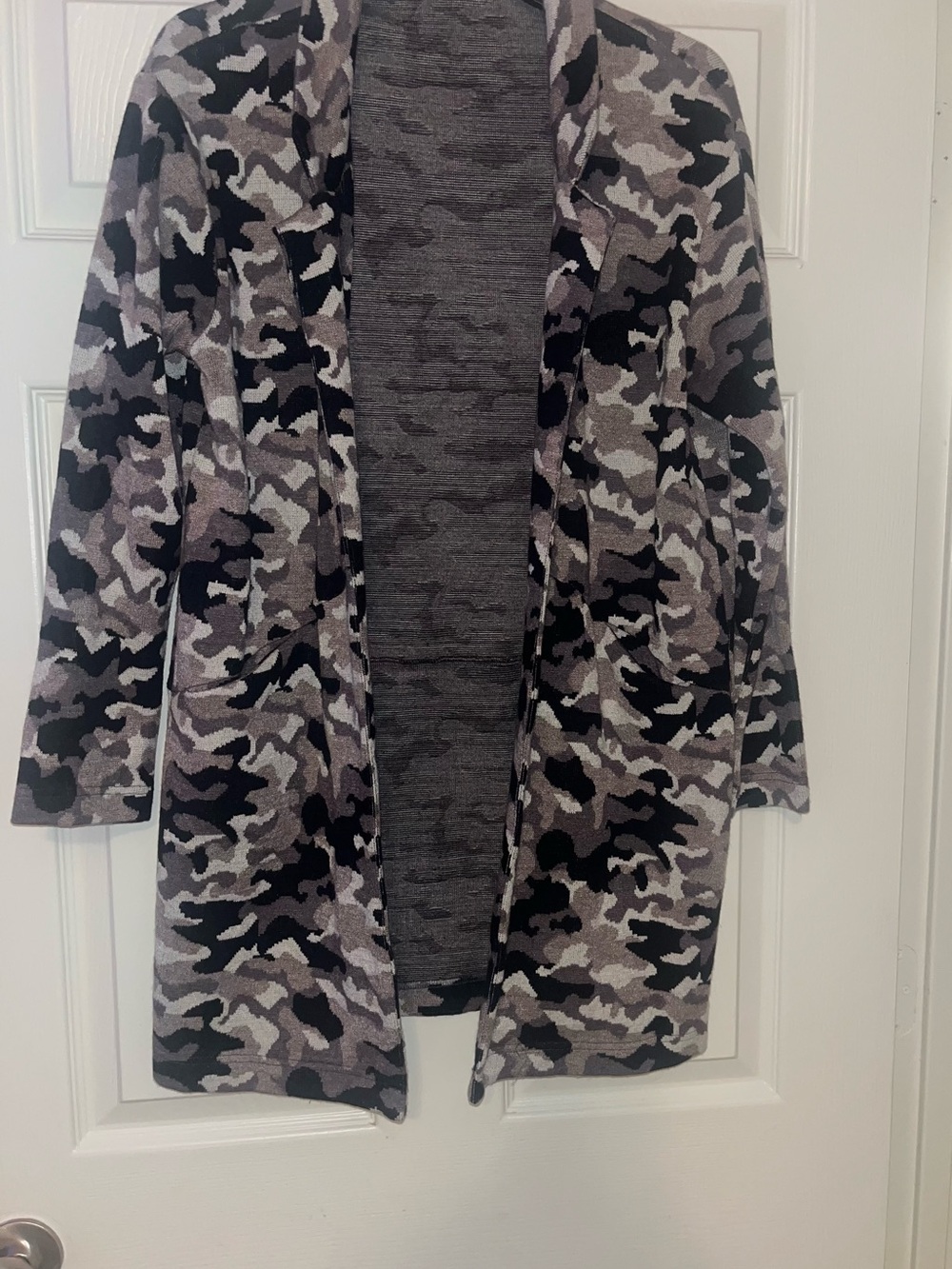Jade Gray & Black Camo Open-Front Cardigan Jacket